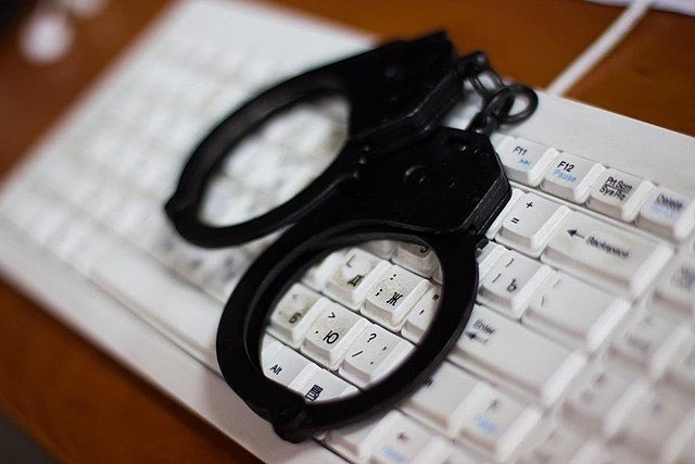 Handcuffs Keyboard Ransomware