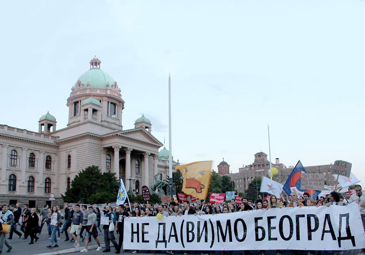 Activists of the Ne Da(vi)mo Beograd movement hold a protest march in the Serbian capital after the demolition of buildings in Savamala. A criminal case has yet to be opened into the events of April 2016, which saw masked men destroy property in the Belgrade riverside district. Photo (c): KRIK.rs