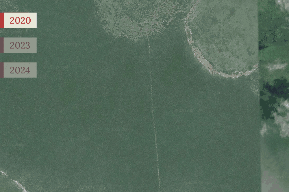 Satellite images showing the emergence of the airstrip seen by reporters between 2020 (left) and 2024 (right). dqxikeidqxiqkxkai