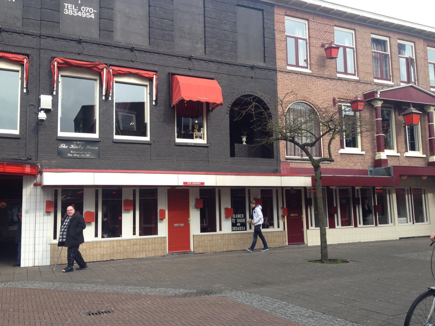 A street in The Hague’s red-light district by day. (Credit: Scott Edmunds/CC-by-SA-4.0)