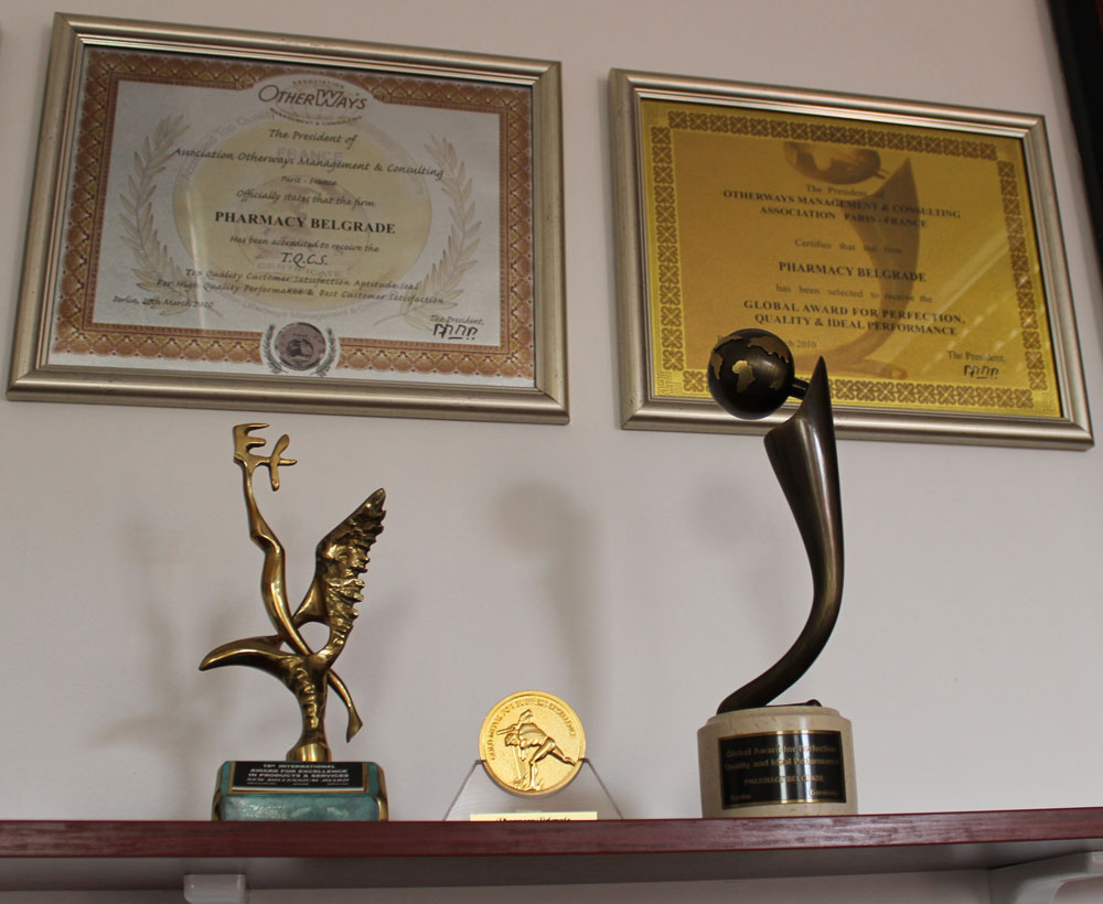 Pharmacy-Belgrade-awards-from-GTLC-and-OMAC-in-directors-office