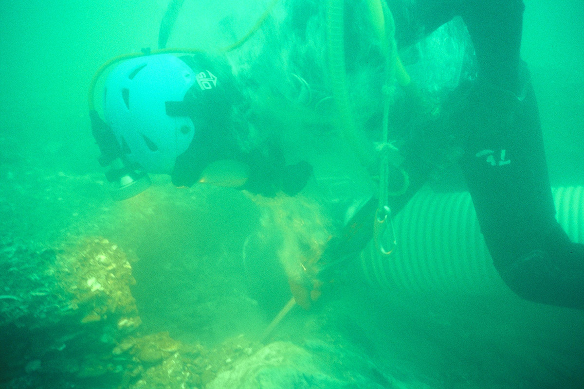 investigations/Diver-Mining-Orange-River.jpg