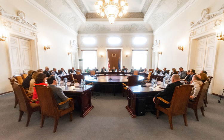 Members of the High Council of Judges and judges from the Supreme Court meet with a delegation from Strasbourg