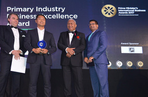 Daniel Kim receives the Prime Minister’s International Business Award