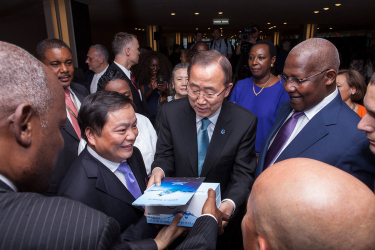 Ban Ki-moon holds a box of his miracle water