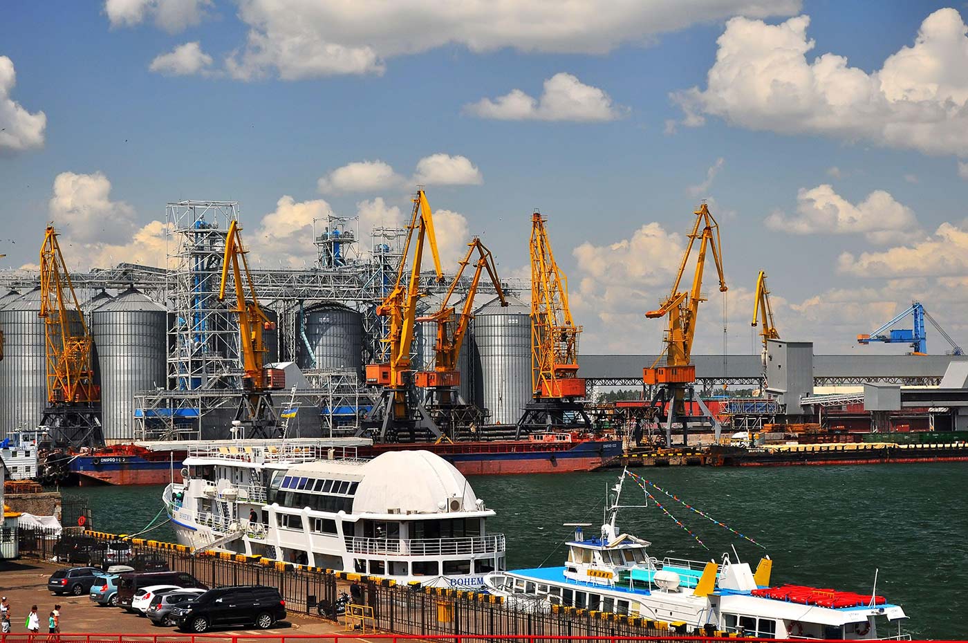 investigations/cranes-loading-grain-odesa.jpg