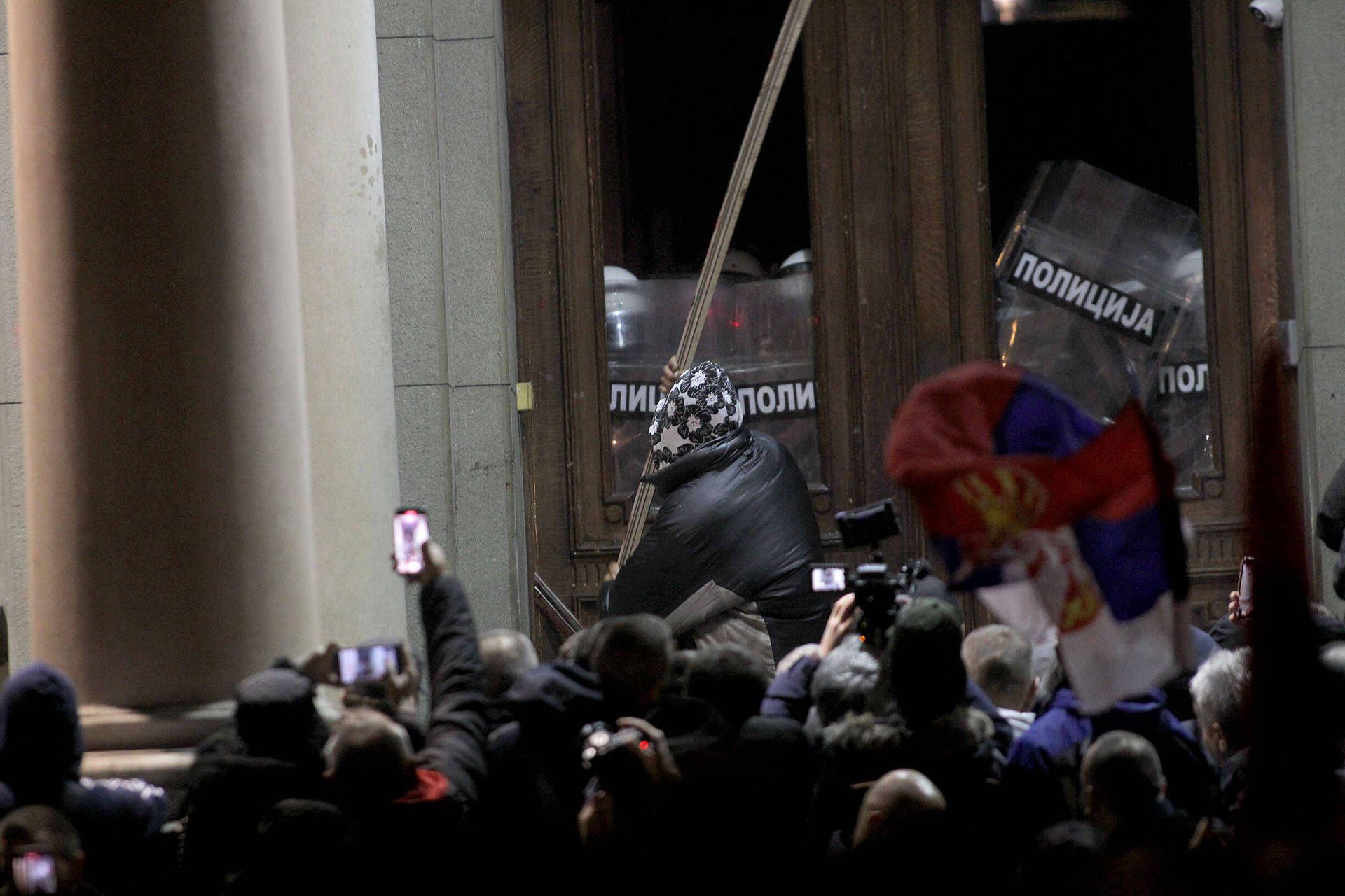 investigations/protesters-serbia-elections.jpg