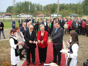 Ribbon cutting at Sistem Ecologica's factory