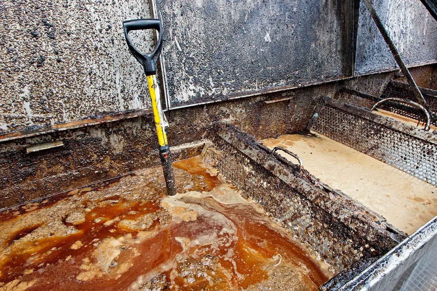 investigations/sludge-used-cooking-oil.jpg