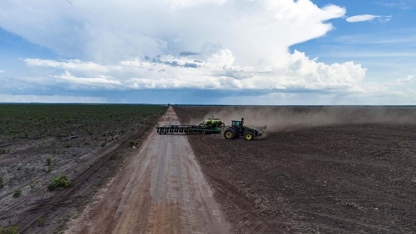 investigations/tractor-soybeans-piaui.jpg