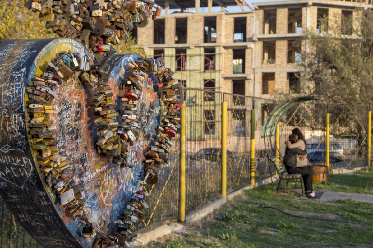 public-land-private-hands/Heart-in-Love-Park.jpg