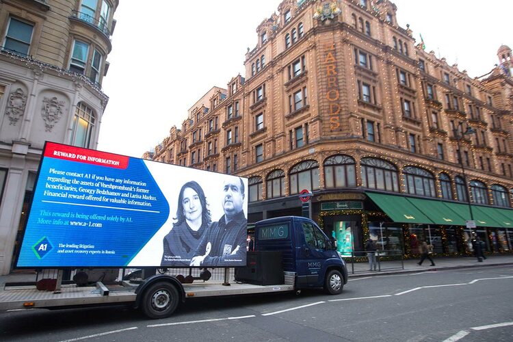A1 drives a mobile billboard around Knightsbridge