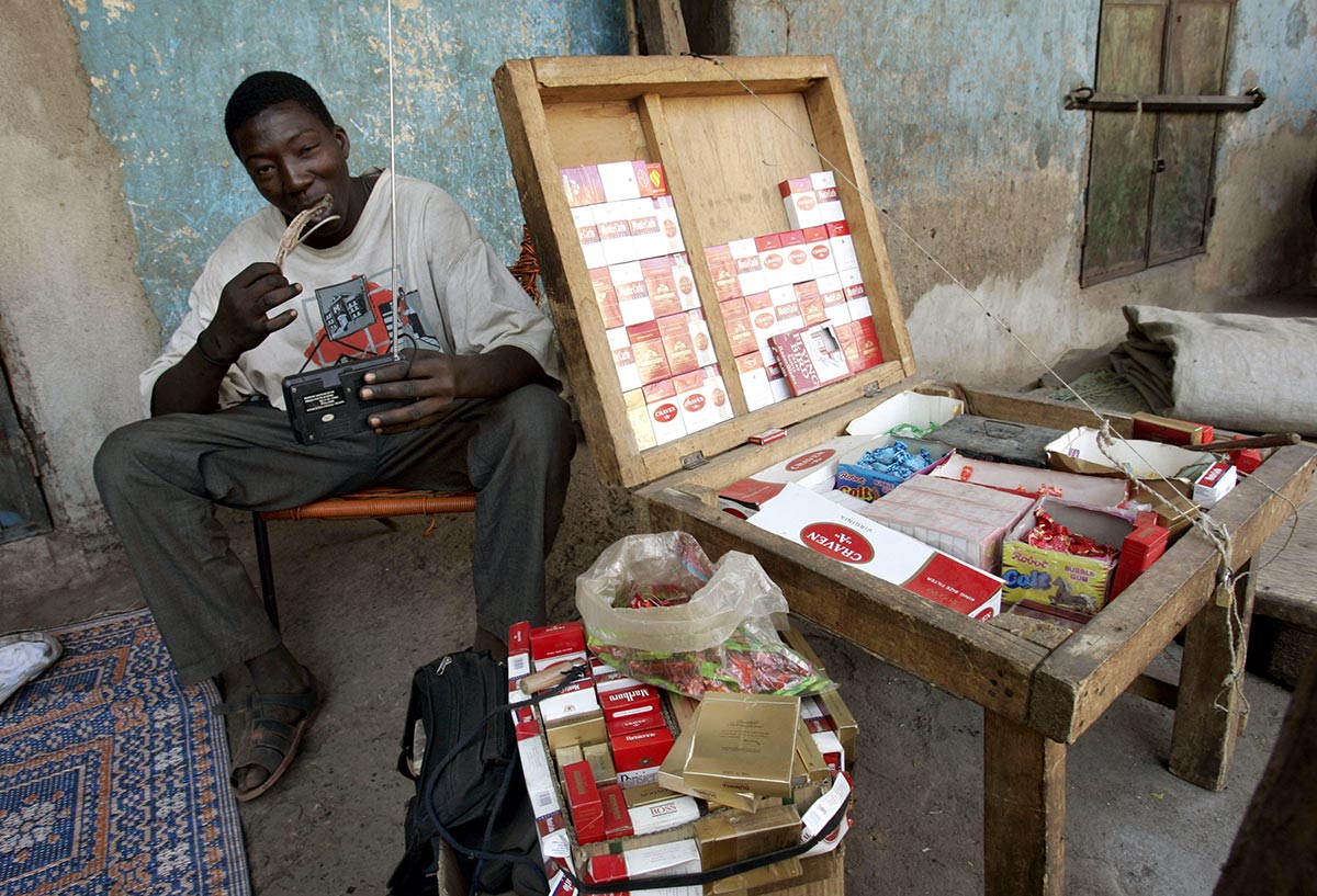 tobacco/Street-Vendor-Bamako.jpg