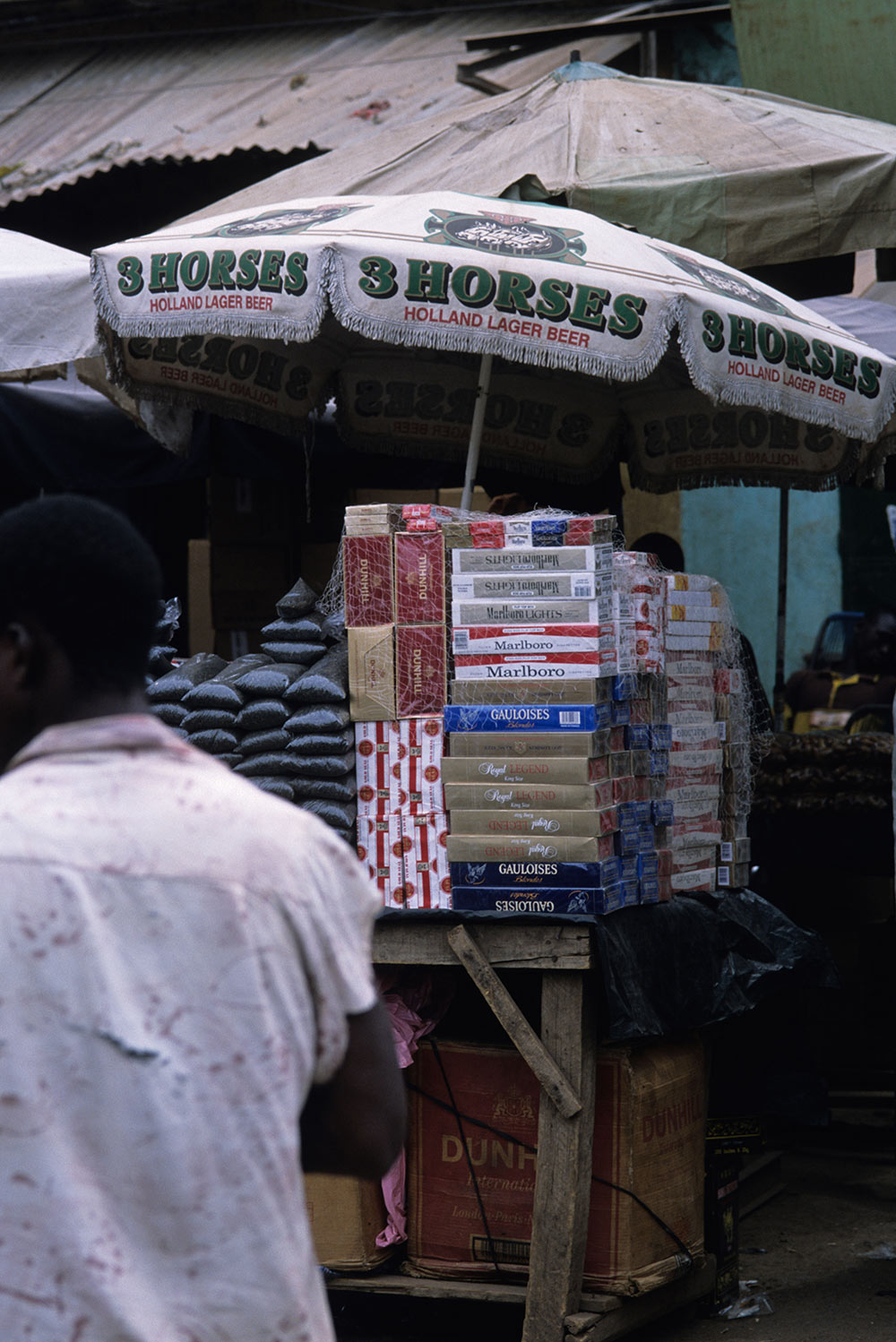 tobacco/tobacco-street-vendor-bamako.jpg
