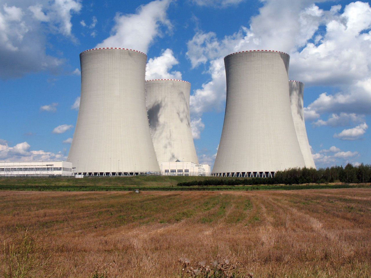 cooling-towers-of-a-nuclear-power-station