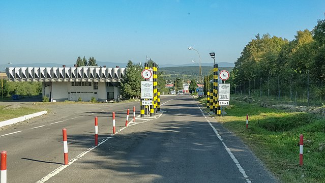 640px-Border Uzhhorod-Vyšné Nemecké - Ukrainian side-095529