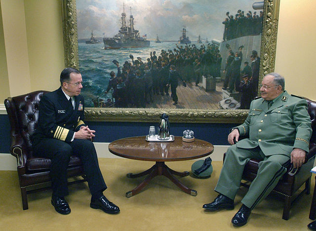 Algerian Army Chief Gaid Salah (right) sits with a US Naval Chief at a meeting in 2006. (Johnny Bivera, Public Domain)