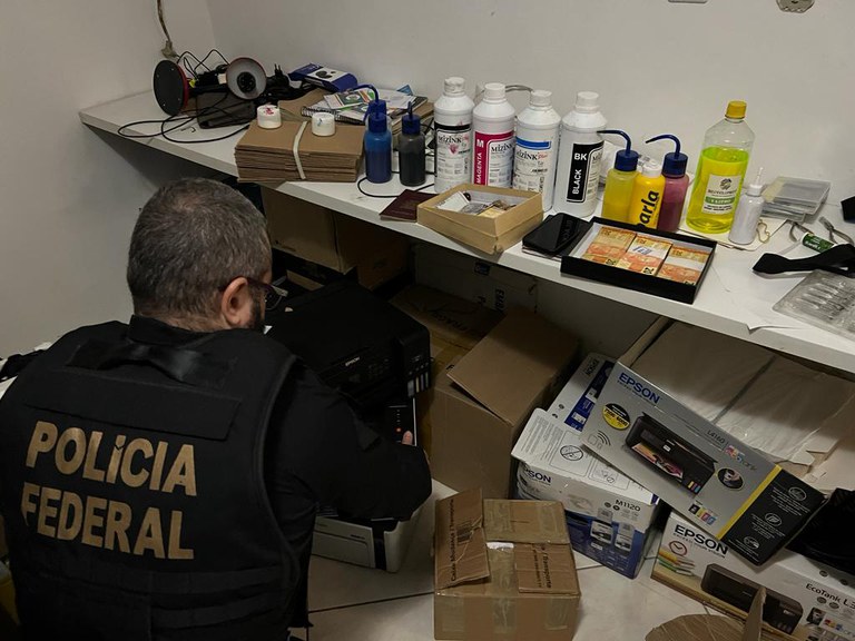 Brazilian Police Break Up Counterfeit Money Ring, Seize $10,000 in Fake Bills