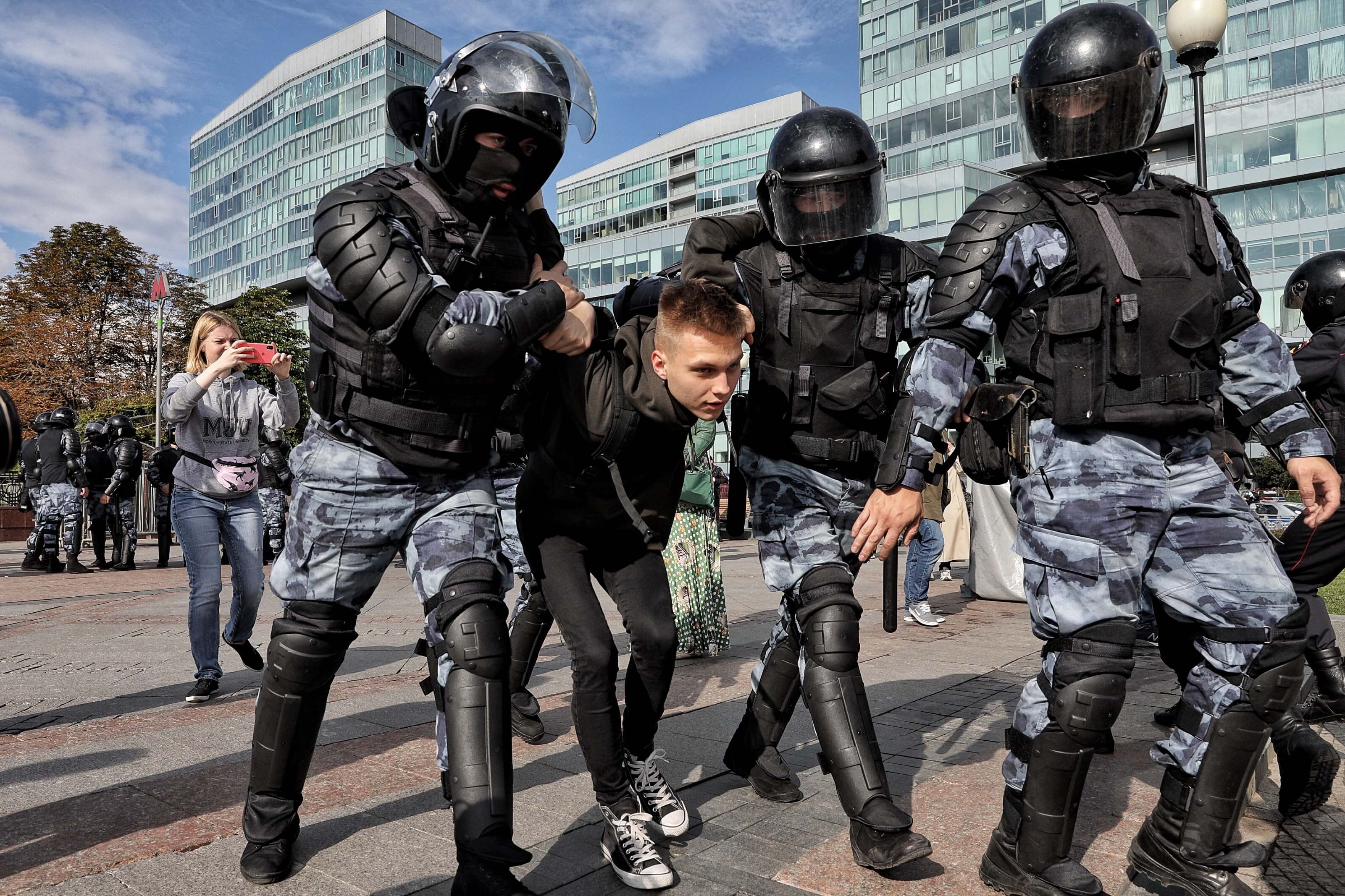 Moscow authorities drag protesters away in Trubnaya Square on Saturday (Vlad Dokshin, courtesy Novaya Gazeta)