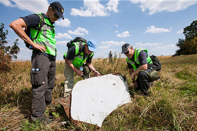 Investigation of the crash site of MH-17