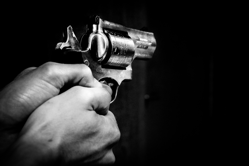 man-shooting-revolver-gun 800