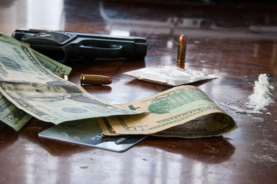 Gun Money Crime (Pixabay CC0 Creative Commons)