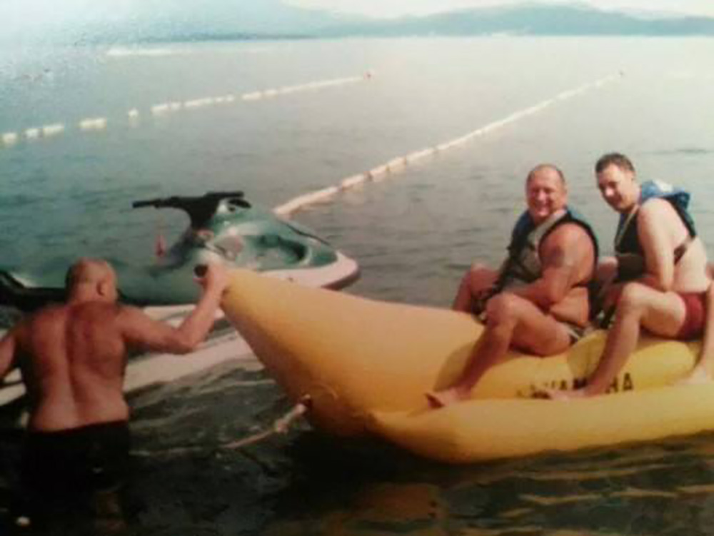 Serbian President Vucic and Petar Panic on a banana-shaped boat. (Photo: Facebook)