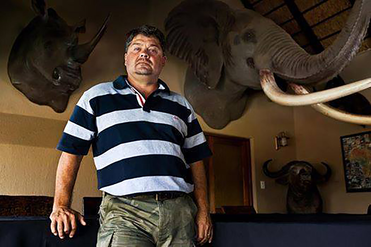 Шесть носорогов из Национального парка Крюгера оказались на ферме Дэви Грёневальда, предполагаемого главаря крупнейшей в ЮАР группировки браконьеров.