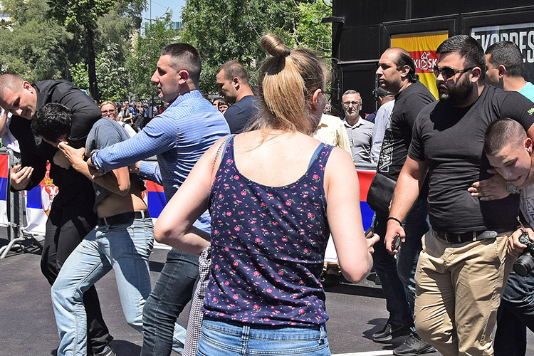 Young men assault anti-Vucic protesters during the new Serbian president's inauguration ceremony on June 23. (Photo: E-stock.us/Aleksandar Bačlija)