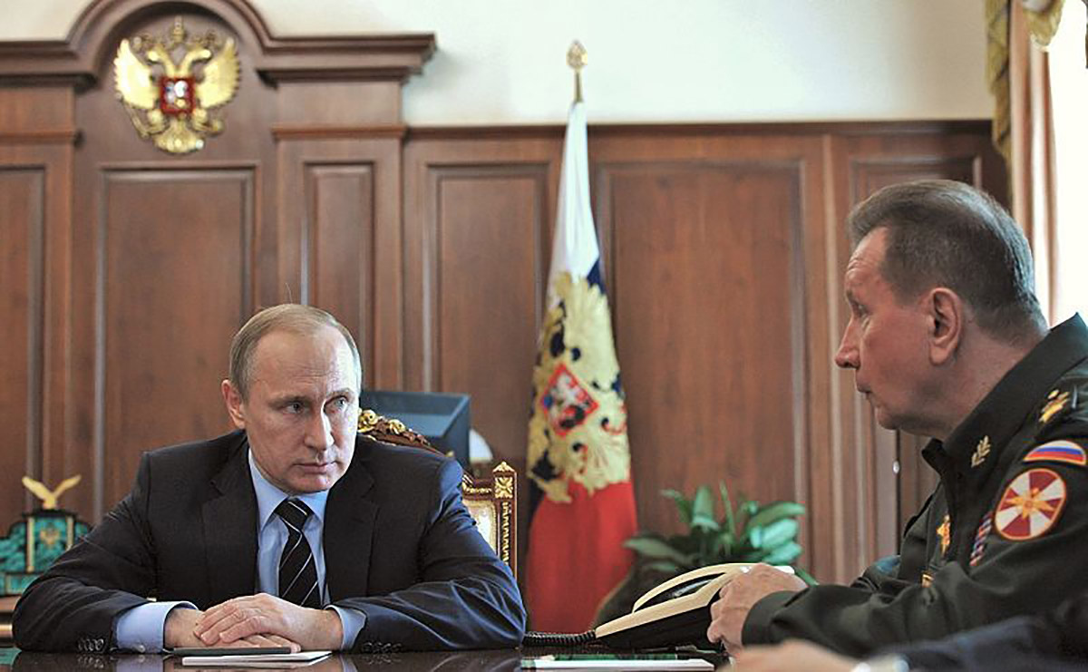 Vladimir Putin announces the creation of the National Guard in 2016. Viktor Zolotov is on the right. (Photo: The Kremlin)