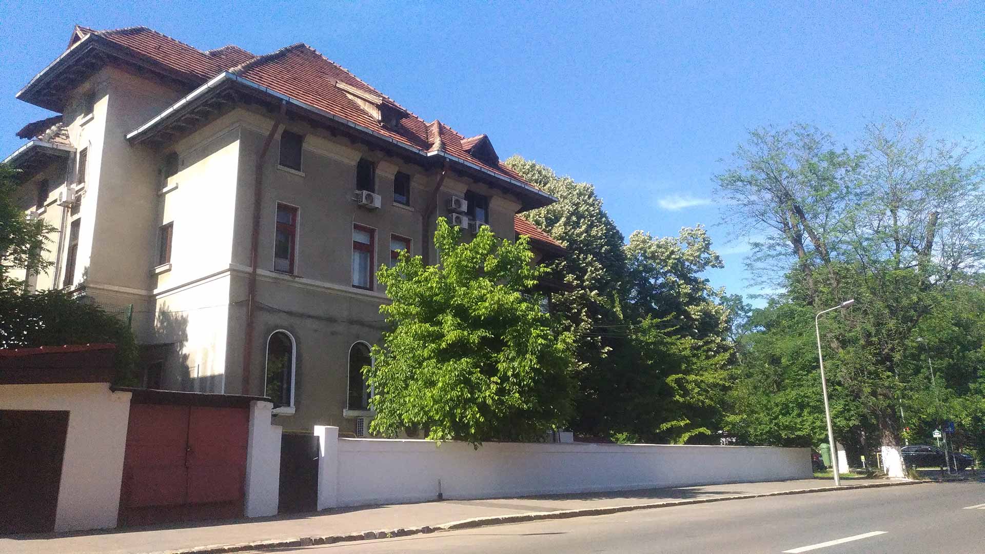Mihai Radulescu bought all the apartments in this building in the heart of Bucharest. More than a dozen companies were registered at the address; almost all went into insolvency due to unpaid debts. 