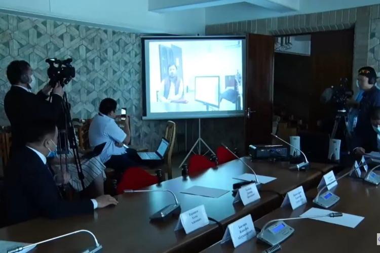 The GKNB presents its findings in front of a special committee in the Kyrgyz parliament. Photo by: Screen capture, Kyrgyz parliament YouTube channel
