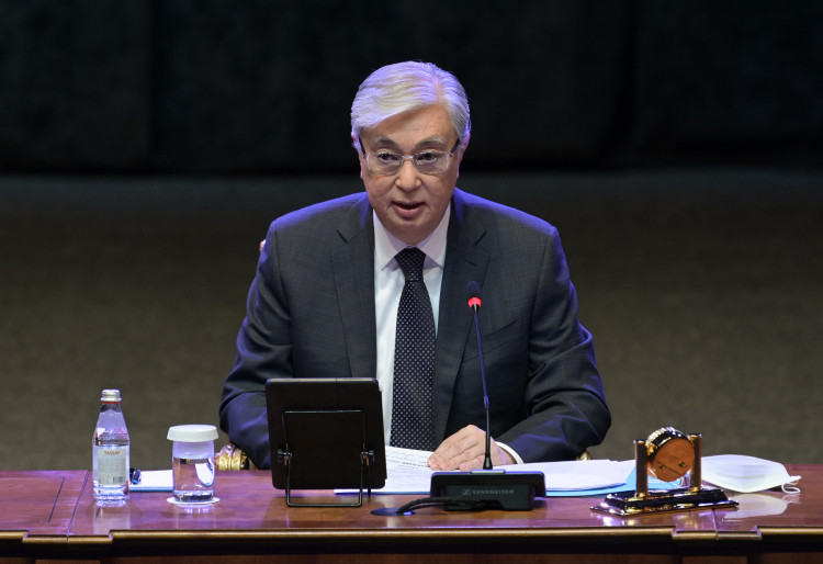 Президент Казахстана поручил разобраться в закупках созданного Назарбаевым фонда