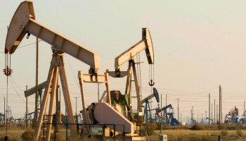 «Власть»: В Казахстане ущемляют права работников нефтяной отрасли