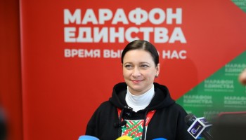 «Бюро»: Анна Лукашенко помогает агитировать за свекра на выборах вопреки избирательному законодательству