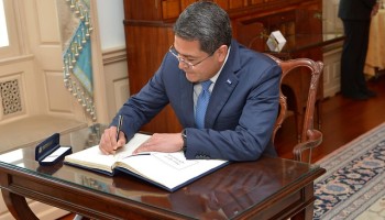 Hondurans Demand “Narco” President to Step Down