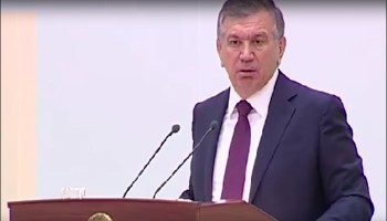 Президент Узбекистана обвинил в коррупции региональных налоговиков