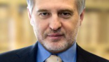 Ukrainian Oligarch Firtash, Tied to Former Trump Campaign Manager, Faces Spanish Warrant