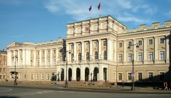 Бывшего петербургского депутата приговорили к трем годам за взятки