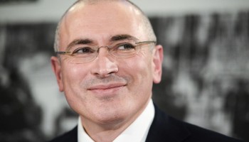 Kremlin Foe Khodorkovsky Defies Summons to Moscow in Criminal Case