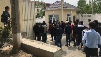 У офиса фармацевтической компании «Фароз», принадлежащей зятю президента Таджикистана, прошел пикет 