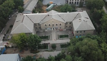 «Клооп»: бывшие мэры Оша продали треть земель Центра реабилитации детей-инвалидов. Их не могут вернуть уже 15 лет
