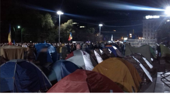 Moldova: Protestors Call for Return of Missing Billion and Dissolution of Government
