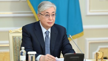«Запах коррупции». О чем говорил президент Казахстана в парламенте после беспорядков