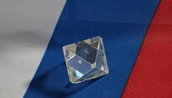 СК завершил расследование хищений у АЛРОСА драгоценных камней на 300 млн рублей. Их выносили в нижнем белье