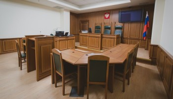 Судью из Москвы заподозрили в уговорах коллеги на взятку в 50 тысяч долларов