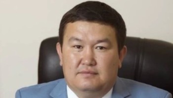 Член ЦИК Киргизии, подозреваемый в мошенничестве, продолжает работать в ведомстве