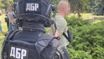 Следователь ГРБ Украины и работник Нацполиции вымогали взятку в 80 тысяч долларов