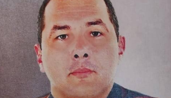 В управлении ГИБДД в Таганроге прошли обыски по делу о коррупции. Там нашли портрет экс-главы ведомства в образе маршала СССР