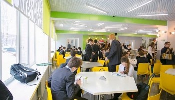 Руководство школы в Татарстане провело корпоратив в ОАЭ на деньги родителей учеников